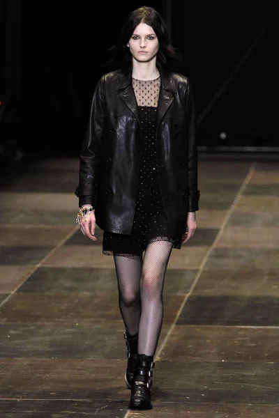 Look 25